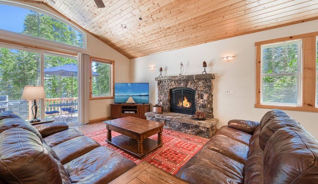 Sans Souci Terrace - West Shore - 4 BR - One block from Lake!