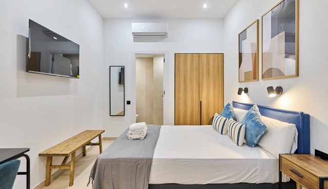 Sant Adrià Urban Suites by gaiarooms