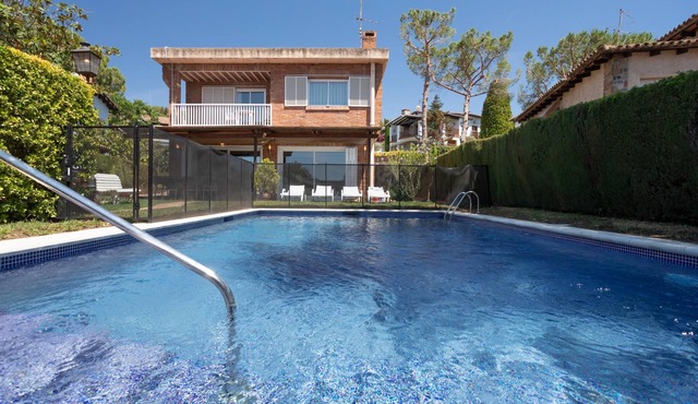 SANT MATEU House for 8 with garden and private pool, barbecue