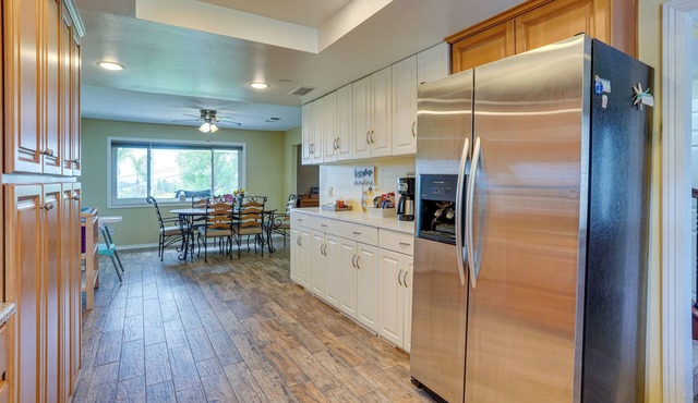 Santa Ana Home w/Patio, 9 Mi to Disneyland!