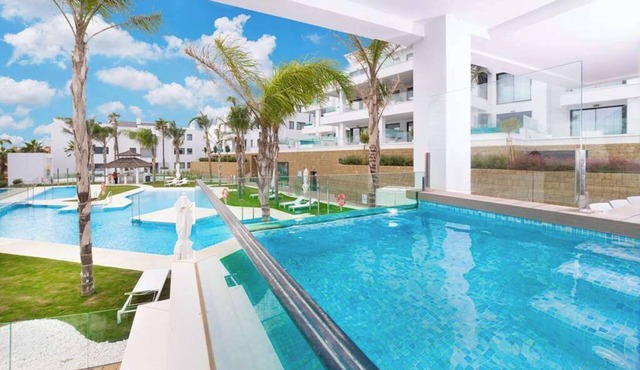 Santa Barbara Heights – Luxury 2-Bed with Sea Views & Plunge Pool