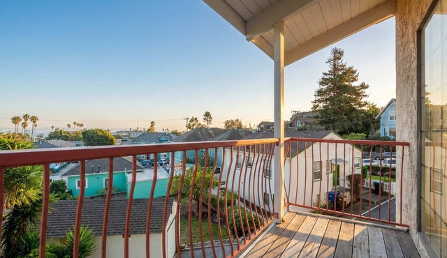 Santa Cruz Retreat Near Beach with Free Parking