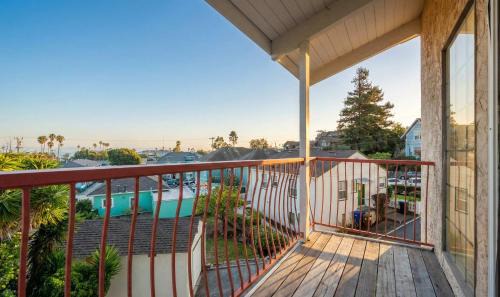 Santa Cruz Retreat Near Beach with Free Parking
