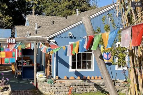 Santa Cruz Style Beach retreat, 5min walk to beach