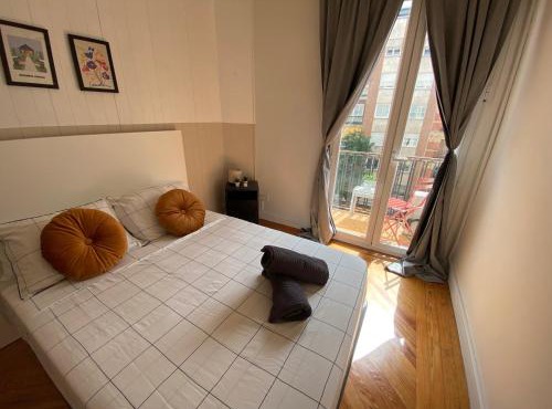 Santa Engracia Street, Private rooms