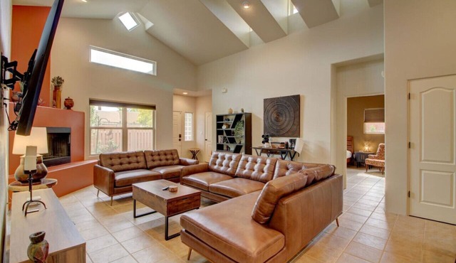 Santa Fe Home with Hot Tub & Fireplace