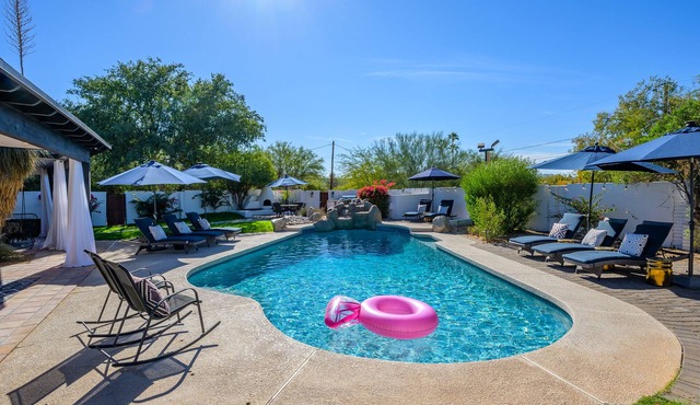 Santa Fe Modern in the Center of Scottsdale w/private heated pool