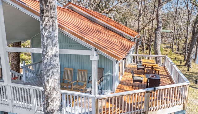 Santa Fe River Front, Luxury Retreat near Ginnie Springs and Ichetucknee