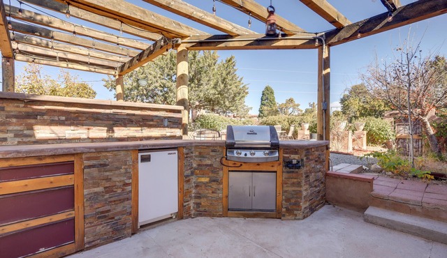 Santa Fe Sanctuary: Fireplace & Outdoor Kitchen!