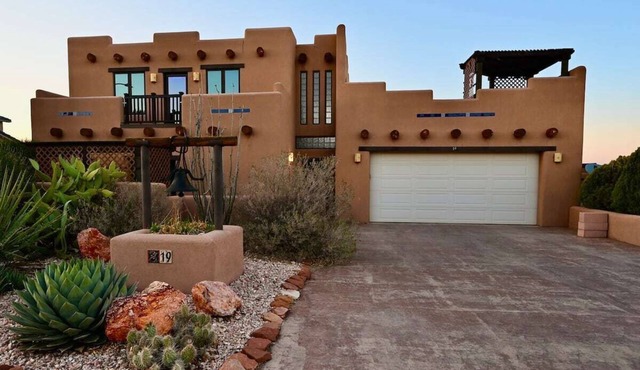 Santa Fe Style Custom Home - Hot Tub, Gorgeous View at Desert Edge!