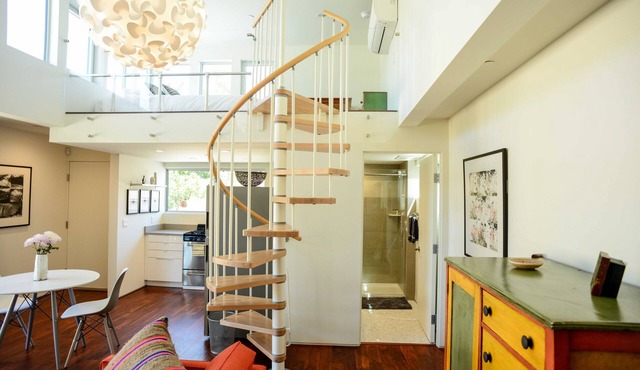 Santa Monica Modern Studio Near MONTANA ave, close to Beach, Mall, restaurants