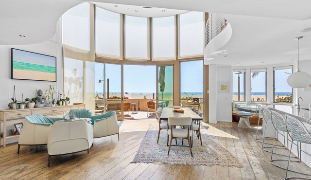 Santa Monica Skyline Villa – 3BR with Iconic Views
