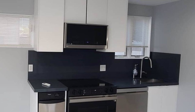 Santa Monica Special 4800/Mo 2Bd 2Ba like a house