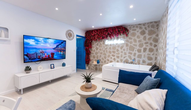 Santorini getaway - Jacuzzi & Cocooning