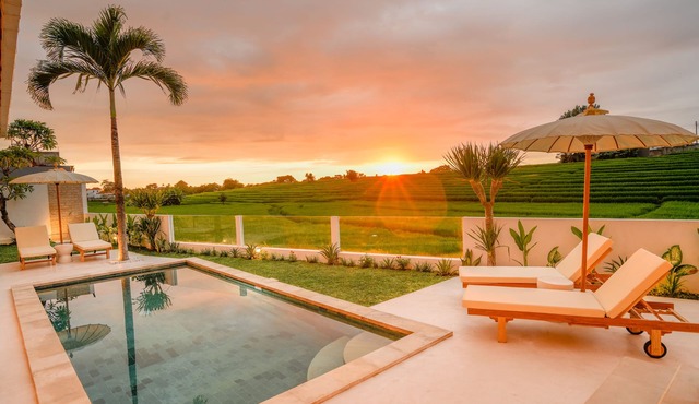 Santorini Sunset Elegant 4BR Large Pool, Cinema, Rice views