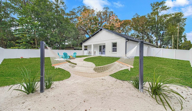 Santos Place -New Built Home -4Mins To Trailhead- Centrally Located!