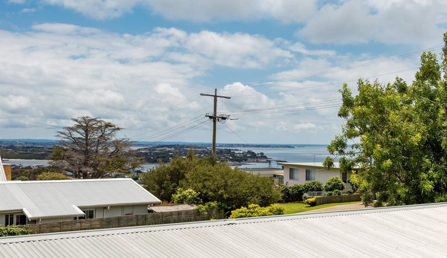 Sany Views @Phillip Island - 10 min walk to the beach and town. Linen included.