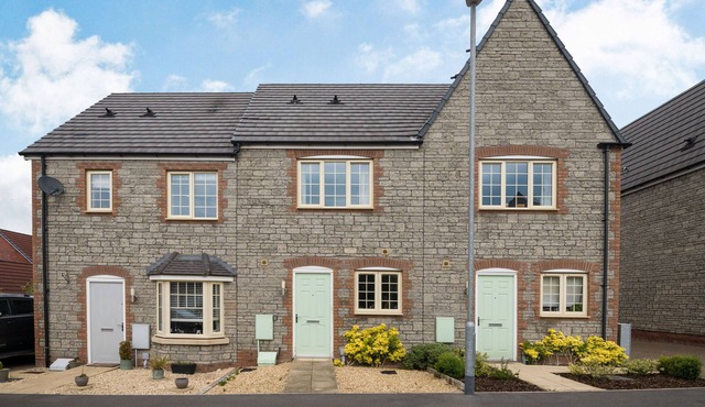 SAPLINGS, family friendly, with a garden in Wells