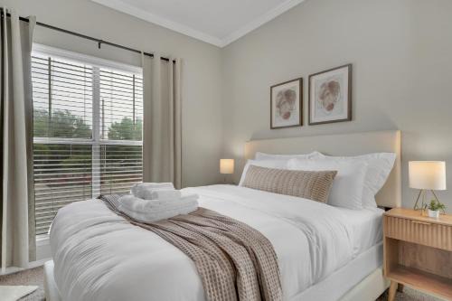 Sapphire 1BD Loft - Pool, Gym & Free Parking!