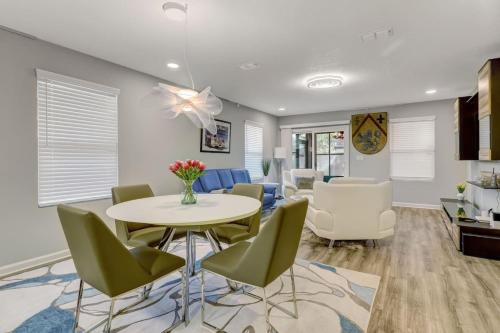 Sapphire Echo for 6 (convenient for downtown)