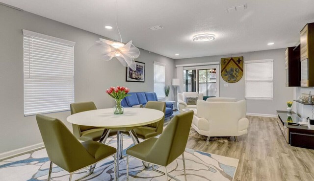 Sapphire Echo for 6 (Close for Downtown)