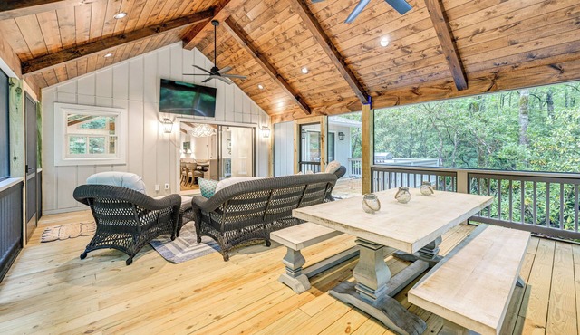 Sapphire Home w/Fireplace Near Skiing & Hiking!