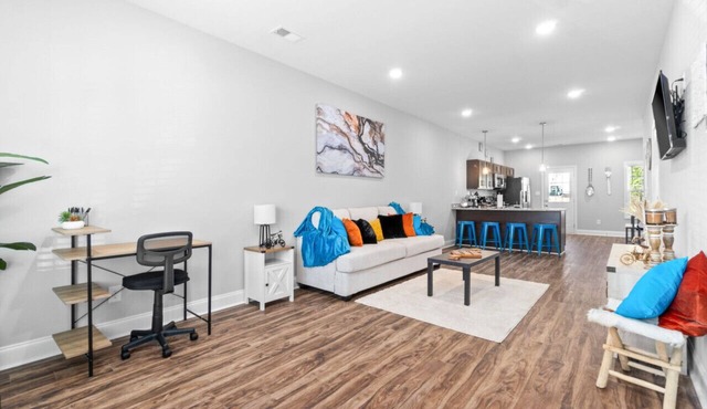 Sapphire Oasis: A Luxurious Townhouse Retreat near Nashville & Ft Campbell