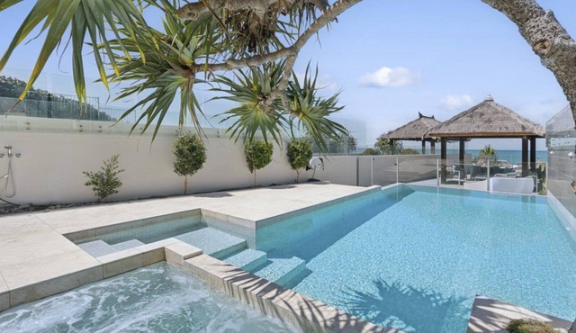 Sapphire Sands Beach House, Absolute Beachfront, P