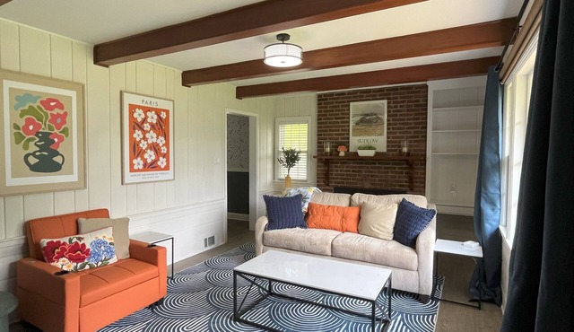 Sapphire Shire - The Most Charming Home Near Wake Forest University!
