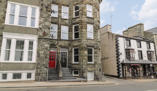 SAPPHIRE SUITE, country holiday cottage in Barmouth