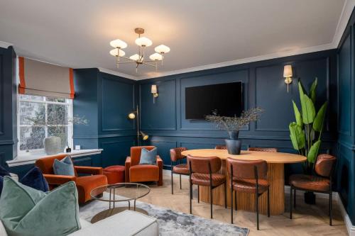 Sapphire Suite, The Stirling Residence