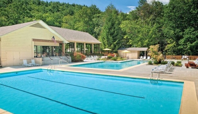 Sapphire Valley | Group Mountain Retreat | Pool + Hot Tub | 2BR