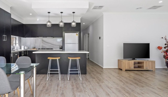 SARA by Ready Set Stay - 3 Bedrooms, Family Friendly Holiday House