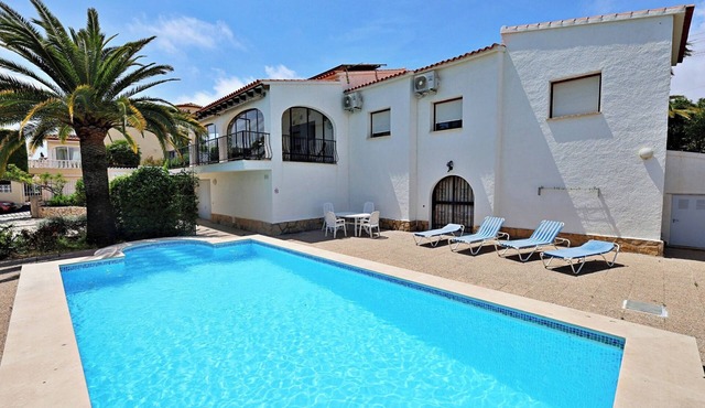 Sara - sea view villa with private pool in Calpe