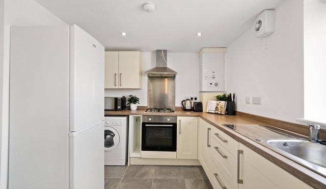 Sarah House, Apartment 4 | by Truestays ® Serviced Accommodation