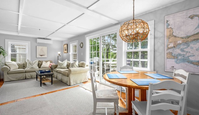 Sarah-N-Dipity: Cozy Cottage Near Ridgevale Beach
