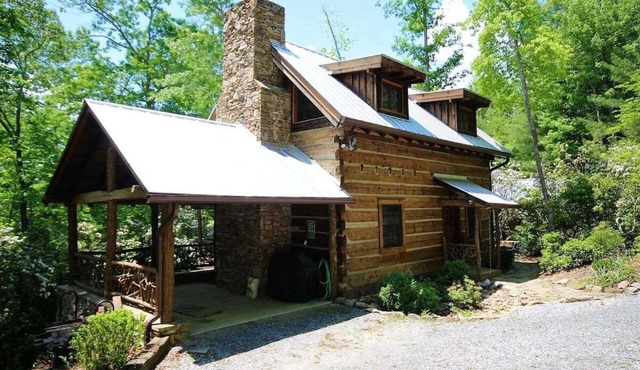 Sarah`s Cabin in Pisgah Forest