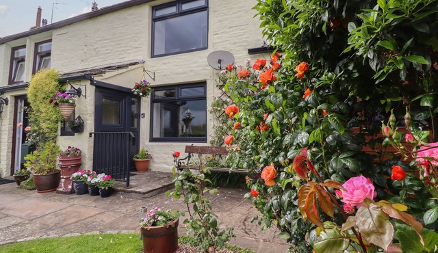 SARAH'S COTTAGE, family friendly in Stanbury, Yorkshire