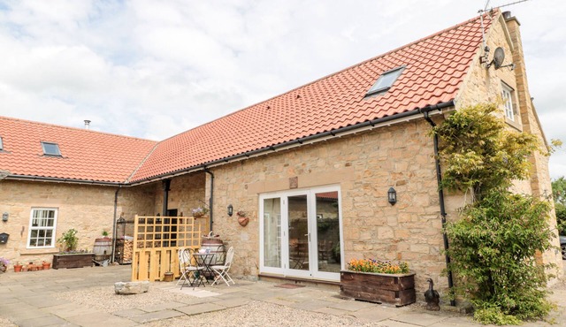 SARAH'S COTTAGE, pet friendly, luxury holiday cottage in Morpeth