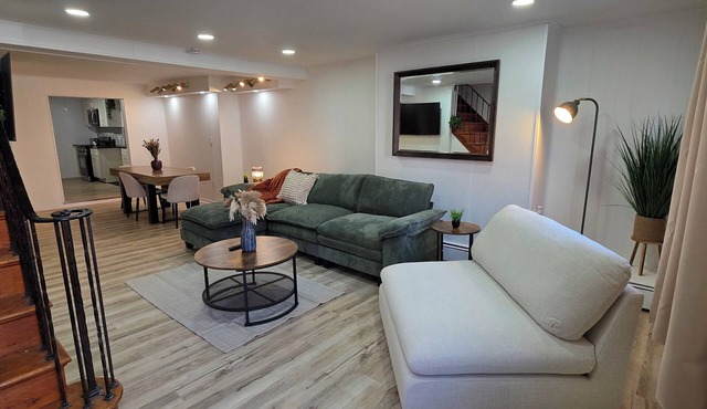 Sarah St retreat - Modern 5 bed 3.5 ba - South Side Flats - Walk to Carson St
