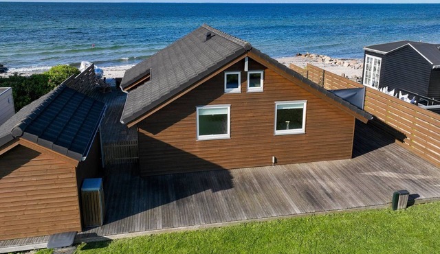 "Saran" - 5m from the sea by Interhome
