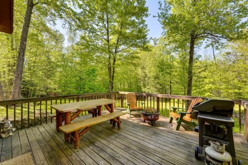 Saranac Lake Cabin w/Deck: Pets Welcome!