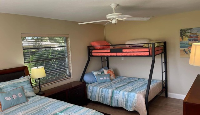 Sarasota 3 bedroom villa conveniently located on Palm Aire Golf Course community