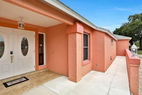 Sarasota 3BR | Pet-Friendly, Fenced Yard