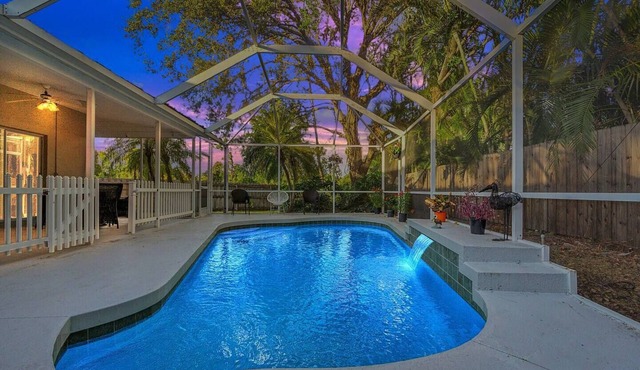 Sarasota 4-bedroom spacious with a heated pool, fast WiFi