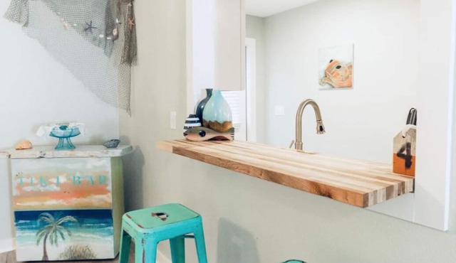 Sarasota Beach House themed designer cottage- sleeps 6 - pool- tropical oasis.