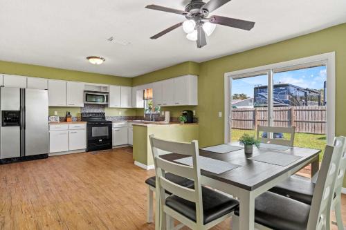 Sarasota Bradenton Getaway 3BR Sleeps 10