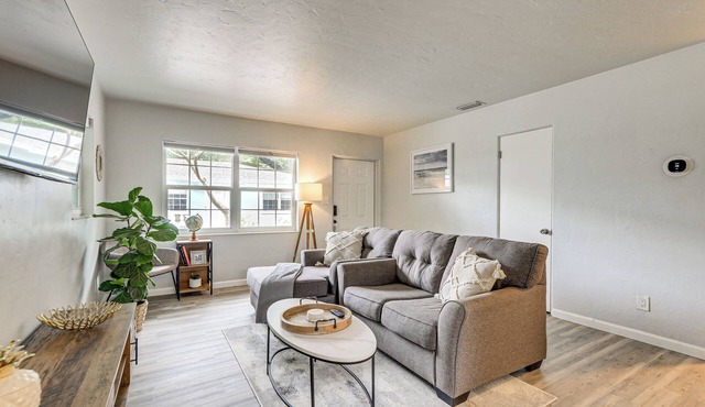 Sarasota Duplex in Gillespie Park: 1 Mi to Dtwn!