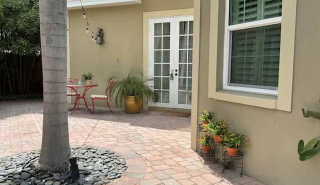 Sarasota Getaway Studio 3 mi to beautiful sandy beaches