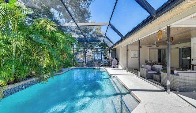 Sarasota Home w/Private Pool ~ 10 Mi to Beach!